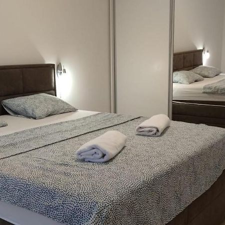 Apartman R&R,3 Room Apartman In The Center 시베니크 외부 사진