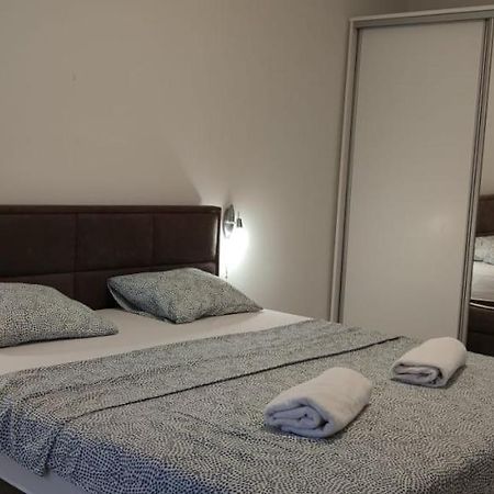 Apartman R&R,3 Room Apartman In The Center 시베니크 외부 사진