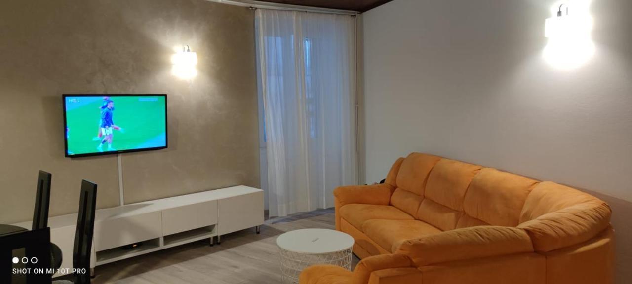 Apartman R&R,3 Room Apartman In The Center 시베니크 외부 사진