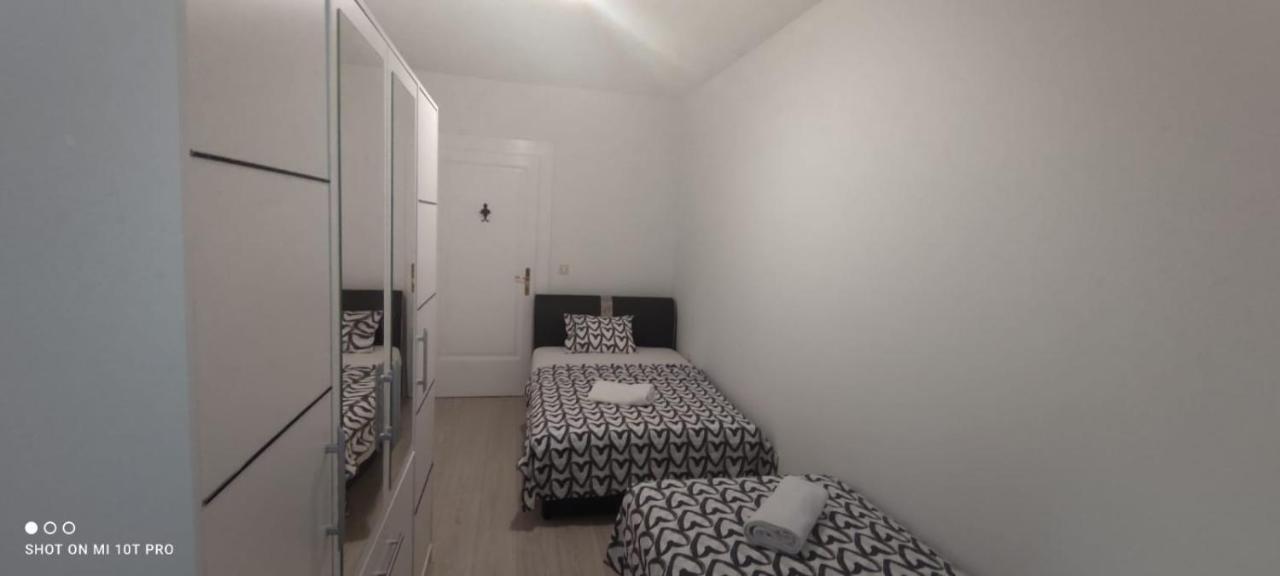 Apartman R&R,3 Room Apartman In The Center 시베니크 외부 사진