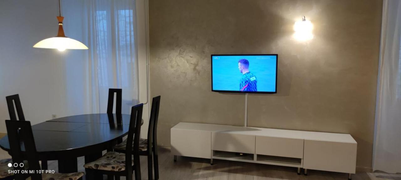 Apartman R&R,3 Room Apartman In The Center 시베니크 외부 사진