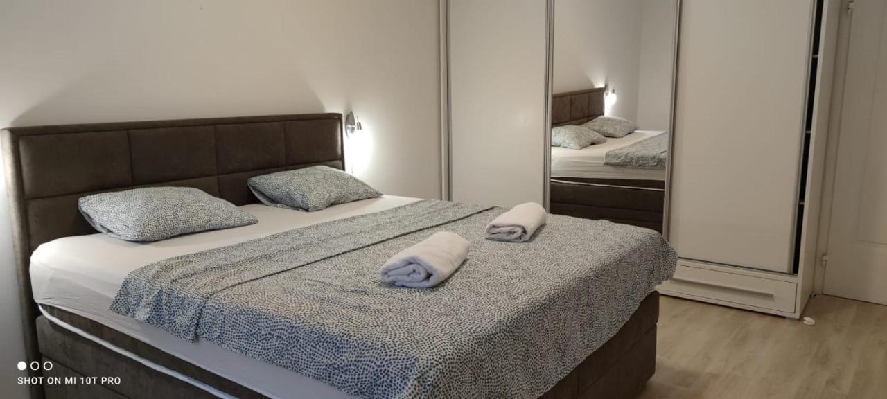 Apartman R&R,3 Room Apartman In The Center 시베니크 외부 사진