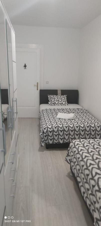 Apartman R&R,3 Room Apartman In The Center 시베니크 외부 사진