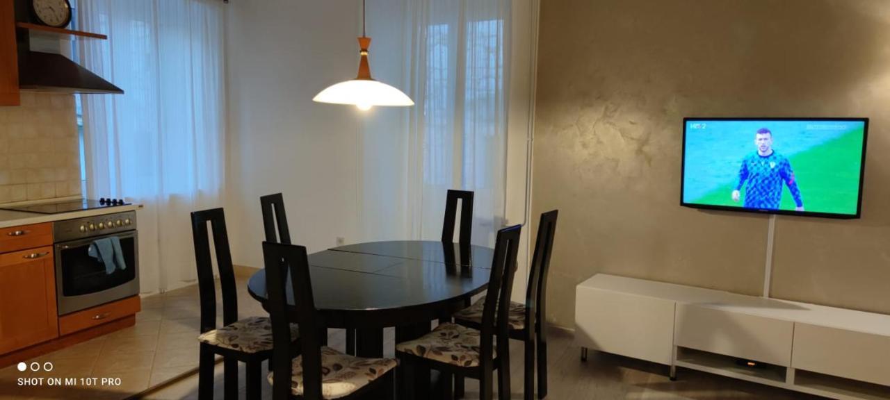 Apartman R&R,3 Room Apartman In The Center 시베니크 외부 사진