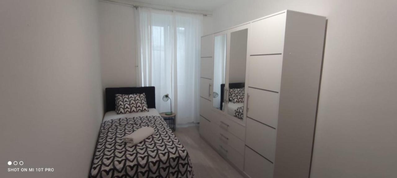 Apartman R&R,3 Room Apartman In The Center 시베니크 외부 사진